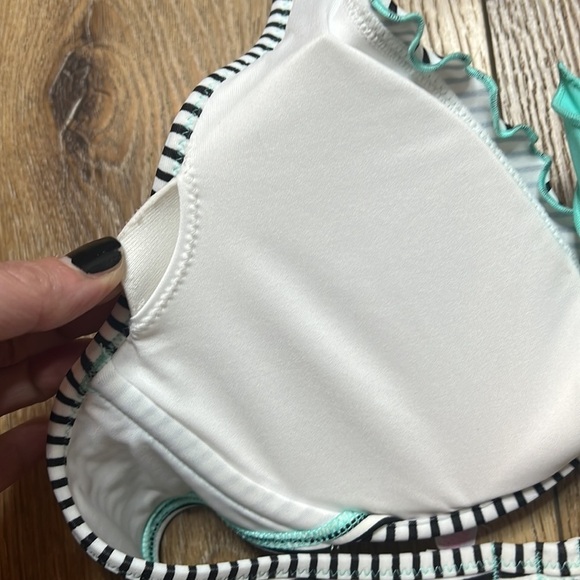 Victoria’s Secret BNW Striped Bikini Top Size 36B - Picture 3 of 6